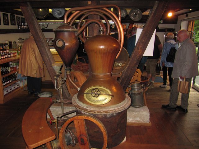Latschenöl-Brennerei und Getränke Verkostung