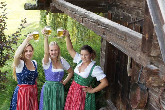 Auch Carla, Romina und Jackeline (v.r.) sind beim Fest. | Foto: Moser