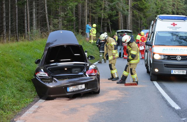 Verkehrsunfall auf der Mieminger Bundesstraße in Obsteig-fotocredit: ZOOM.TIROL 