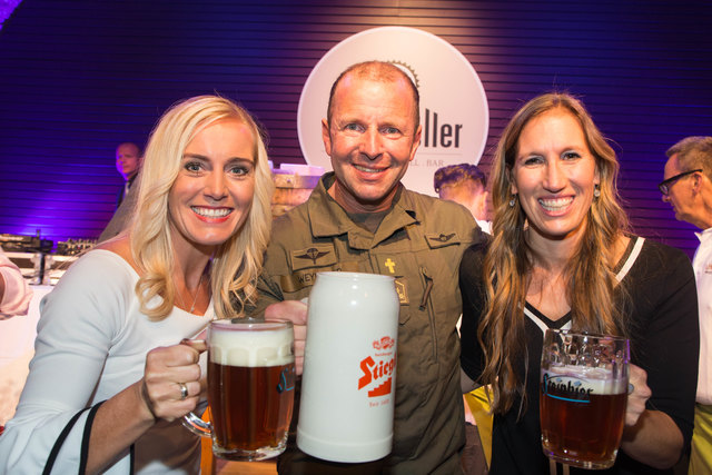 Maria Schinnerl, Pfarrer Richard Weyringer und Cornelia Gritzky | Foto: Neumayr/MMV