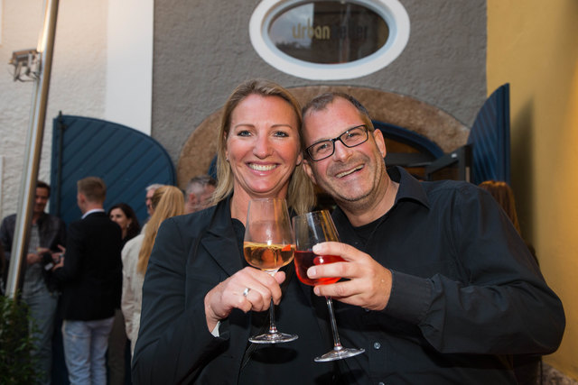 Frisch vermählt: Anwältin Ulrike Büchel mit Ehemann Christian | Foto: Neumayr/MMV