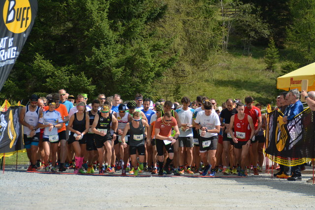 Start Hauptläufe (5,7km , 11,4km und Nordic Walking)