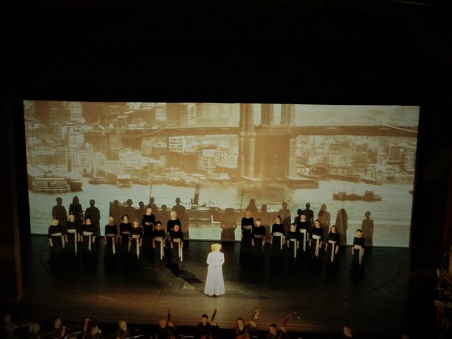 Das Musical "Ragtime", hier mit Monika Staszak und dem Chor der Oper Graz.