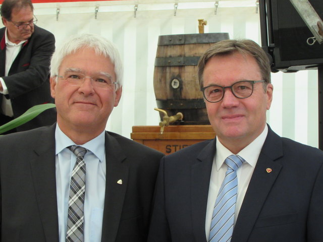 Bgm. Siggi Geiger und LH Günther Platter freuen sich über ein gut funktionierendes Seniorenzentrum.