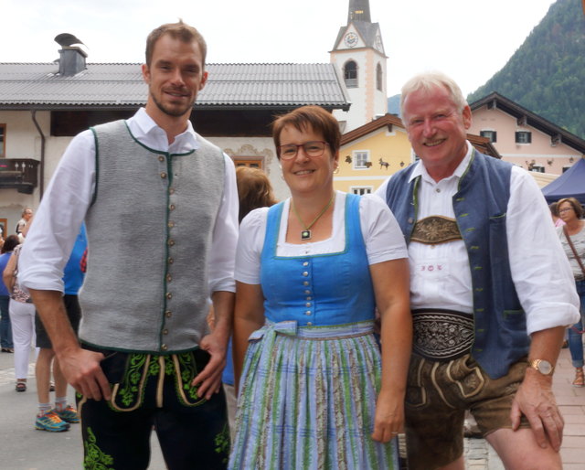TVB-Team Wolfgang Fegg und Elisabeth Schmiderer mit Bgm. Joseph Leitinger.