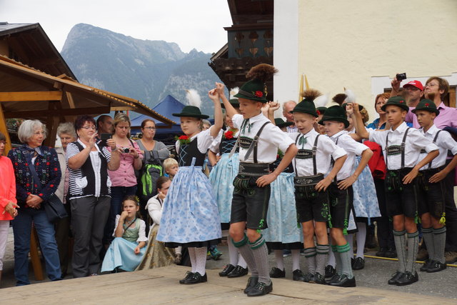 Die Kindergruppe des Unkener Trachtenvereins