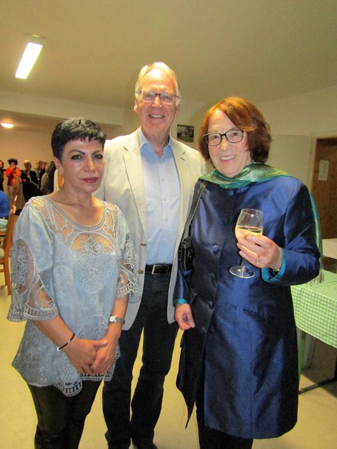 Nahid Bagheri-Goldschmied und Renate Welsh-Rabady mit Karl Müller, Vorsitzender der Theodor Kramer Gesellschaft.