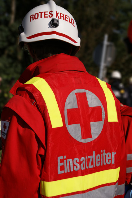 Nach der Erstversorgung der tiefen Schnittwunde wurde der Kleinreiflinger mit dem Rettungshubschrauber nach Linz geflogen. | Foto: BezirksRundschau/Auer