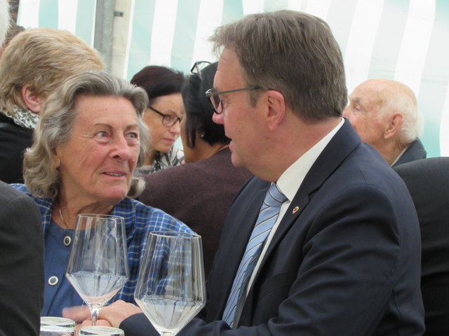 LH Gütnher Platter im Gespräch mit Lisl Mair.
