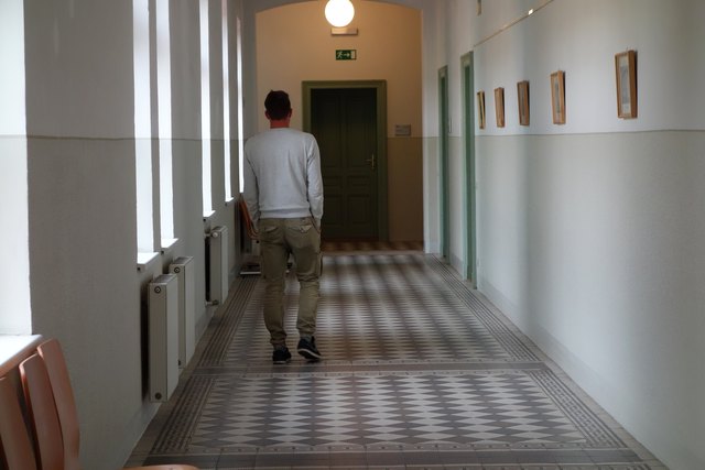 Hakenkreuz-Schmierer bei der Verhandlung.