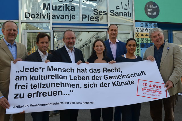 In der Brunnenpassage gibt es Veranstaltungen von Tanz bis zu Theater und Gesang. (vl.) Matthias Naske (Konzerthaus), Klaus Schwertner (Caritas), Thomas Drozda (SPÖ), Anne Wiederhold-Daryavant, Andreas Mailath-Pokorny (SPÖ), Steven Engelsman (Weltmuseum)