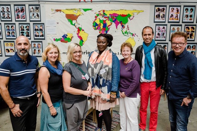 Kenan Güngör, Melanie Jungwirth, Nicole Sonnleitner, Abena Twumasi, Gudrund Biffl, Rachid Badouli und Rudi Anschober (v. l.) im ZusammenKommen Lab.