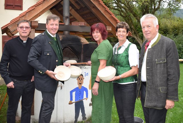 25 Jahre Stadt-Land-Fest: Stadtpfarrer Markus Plöbst, Kammerobmann Andreas Steinegger, Festorganisatorin Eva Maria Lipp, Bezirksbäuerin Ilse Wolfger und Hans Woschner vom Stadtmarketing Leoben (v.l.).