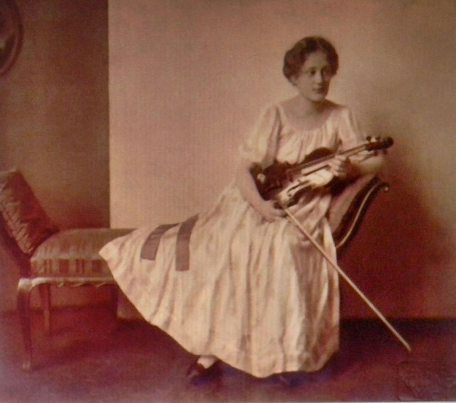 Die Malerin und Grafikerin Emma Bormann (1887–1974) stellte Ölgemälde, Radierungen, Holz- und Linolschnitte her und verbrachte viele Jahre ihres Lebens im Ausland, zuletzt in Japan. | Foto: Klosterneuburger Kulturgesellschaft