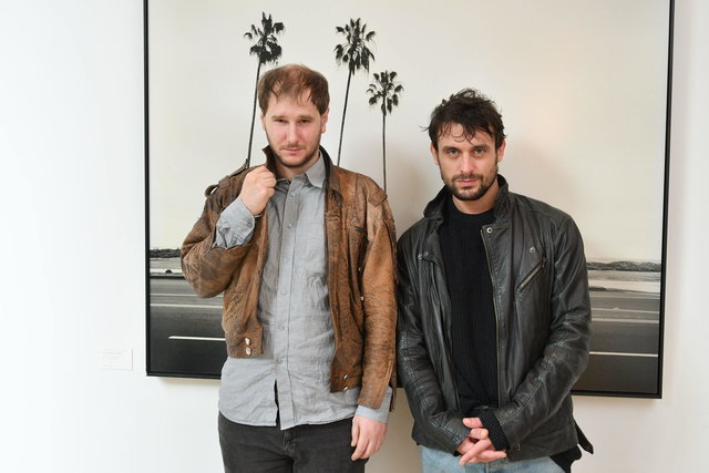 Im Hotel Triest: Sänger Marco Wanda und Gitarrist Manuel Poppe (r.) posen, was das Zeug hält. | Foto: Markus Spitzauer
