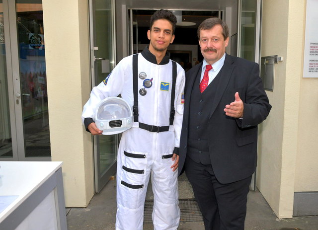 Hausherr Werner Gruber begrüßte zahlreiche Kaffeeliebhaber im Planetarium.