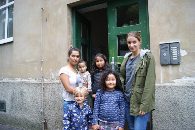 Die Familien Ramic und Zanger von der Nachbarstiege sind verzweifelt: "Für uns ist das wegen der Kinder ein großes Problem."