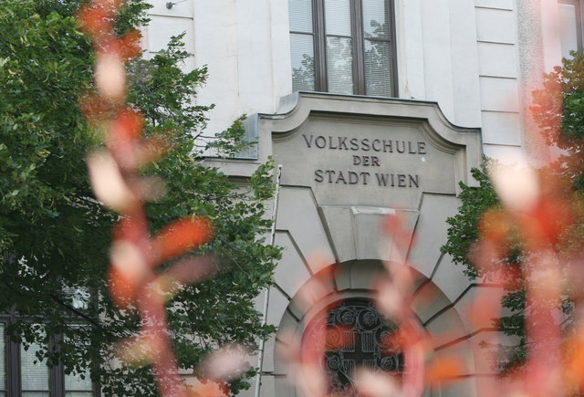 Eine der zahlreichen Volksschulen im Bezirk. Die ILB-Brigittenau. Leider keine Ausbildung bis 19 - bis zur Matura.
