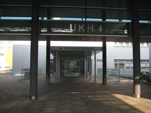 Der Verletzte wurde ins UKH Linz eingeliefert.