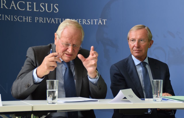 Rektor Herbert Resch mit LH Wilfried Haslauer bei der Pressekonferenz an der PMU. | Foto: Angelika Pehab