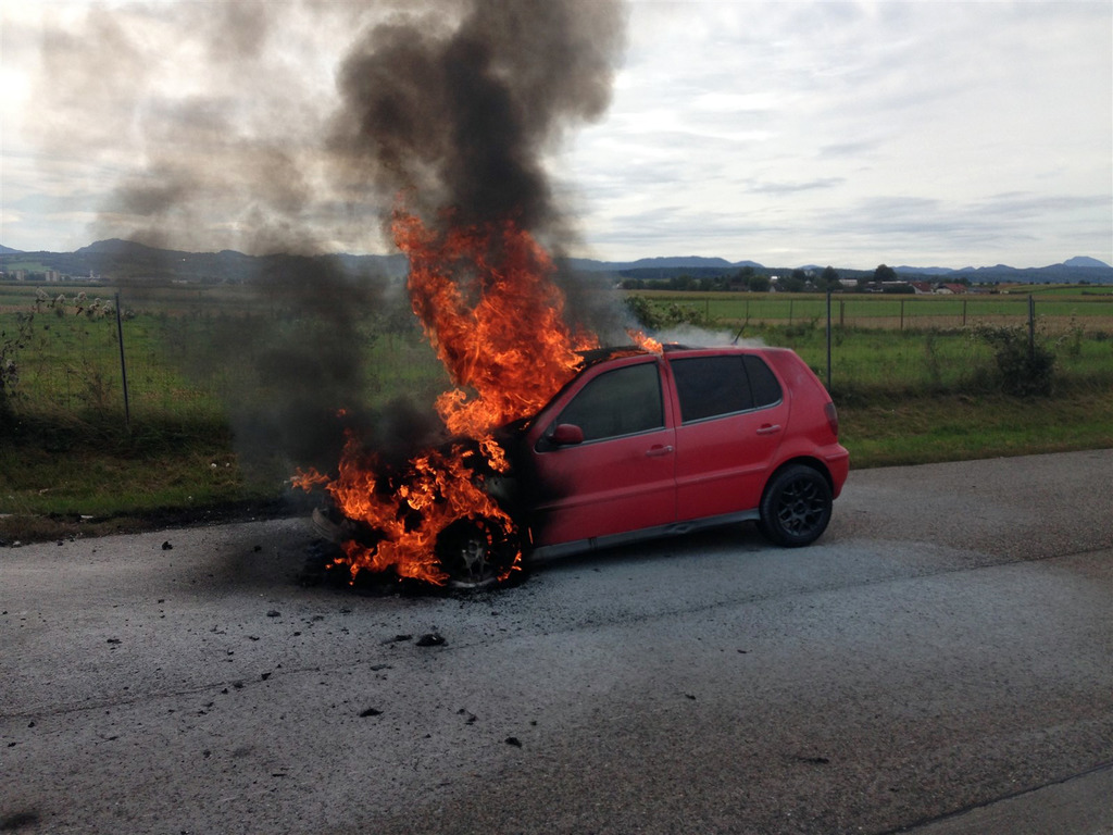 Auto Auf A 1 In Vollbrand St Polten