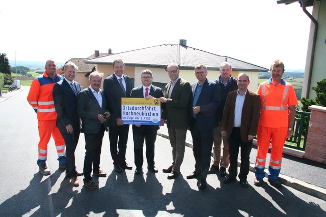 Robert Handler (Straßenmeisterei Aspang), DI Klaus Längauer (Leiter der Straßenbauabteilung Wr. Neustadt), NR Johann Rädler, DI Josef Decker (NÖ Straßenbaudirektor), LR Ludwig Schleritzko, Ing. Thomas Heissenberger (Bgm. von Hochneukirchen), LAbg. Franz Rennhofer, Christian Holzgethan (Leiter-Stv. der Straßenmeisterei Aspang), Ing. Manfred Haider (Straßenbauabteilung Wr. Neustadt), Johann Pucher (Straßenmeisterei Aspang).