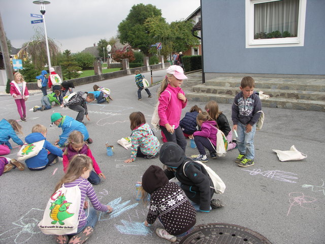 Die kleinen Besucher erwartet ein Straßenmalwettbewerb | Foto: Barbara Ebner