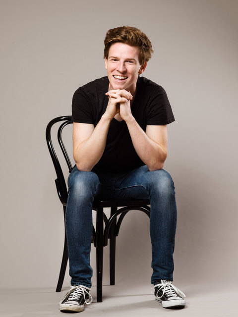 Bereit für das Spektakel: Poetry-Slam-Meister Christoph Steiner führt durch das Programm.