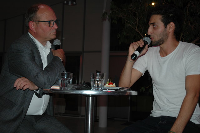Ankommen in Österreich: Arkadi Yeghiazaryan (r.) erzählte seine Geschichte.