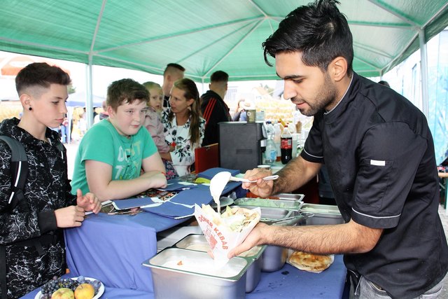 Kent-Chef Özkam Kosucu servierte  beim JUCK ein Open-Air-Kebab
