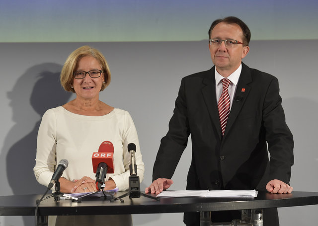 In einem demonstrativen Paarlauf verkündeten Johanna Mikl-Leitner (ÖVP) und St. Pöltens Bürgermeister Matthias Stadler (SPÖ) im Landestheater St. Pölten, dass sich die niederösterreichische Landeshauptstadt offiziell als Kulturhauptstadt Europas 2024 bewerben wird.