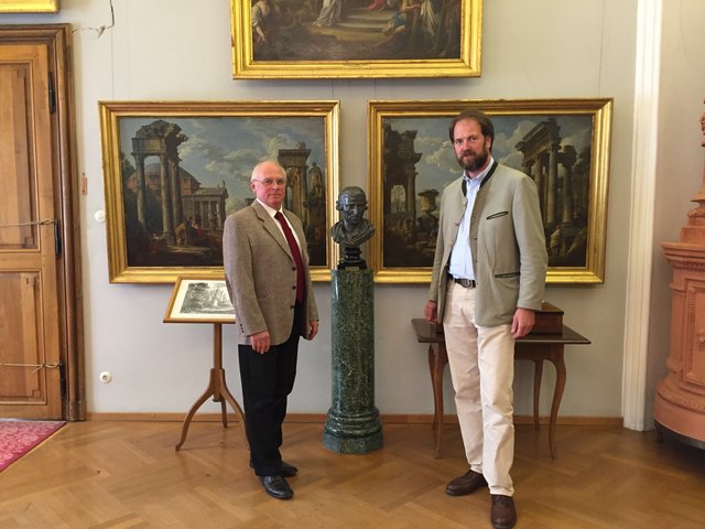 Galerie: Graf J. Waldburg-Zeil mit Restaurator T. Schaupper (li.) | Foto: Nim