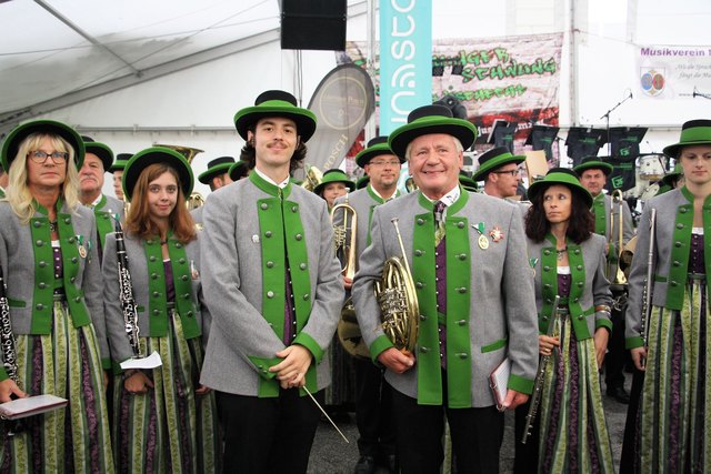 Brillante Gastgeber: Kapellmeister Christoph Posch (25)  und sein langjähriger Vorgänger Franz Latzko (70) vom MV Markt Gratwein.