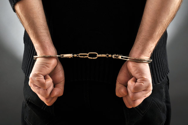 Die Handfesseln alleine nützten bei dem Jugendlichen nichts. Der 17-Jährige randalierte am Ball des BORG Bad Leonfelden am 15. September 2017 derart, dass die Polizei ihm Fußfesseln anlegen musste. | Foto: Dan Race/fotolia