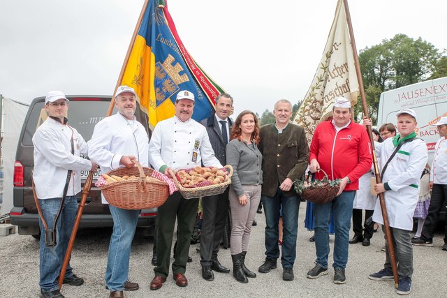 Reinhard Moshammer, Klaus Kirchdorfer, Johann Ehrenberger, Reinhard Mösl, Pamela Mensing, Josef Schrott, Johann Freudenschuß und Tobias Schörghofer am Sonntagberg. | Foto: Mostropolis
