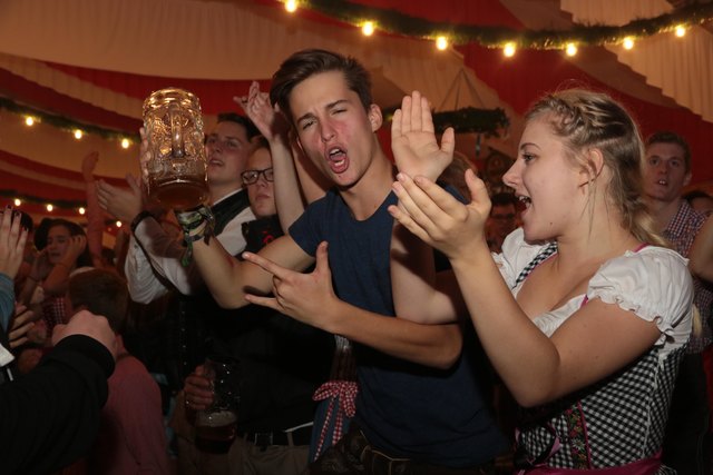 Wagrain amerikaner kennenlernen. Singles kennenlernen studenten singlebrse in innsbruck aus oberndorf in tirol. Wo frauen kennenlernen in haselbach. Studenten singlebrse in innsbruck - At menschen