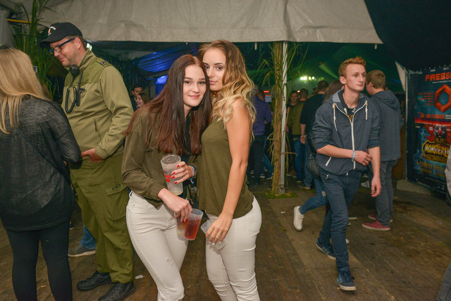 Alina und Simone (v. l.) sind Freundinnen