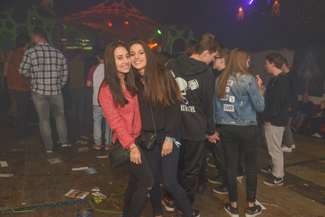 Jana und Lea (v. l.) machen gerne Party