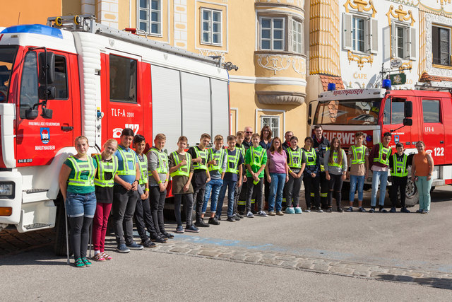 Die FF Mauthausen "entführte" die Gewinnerklasse zu einer Ortsrundfahrt mit Feuerwehrautos.