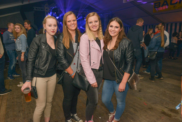 Anna, Julia, Rebecca und Verena (v. l.) in Partystimmung