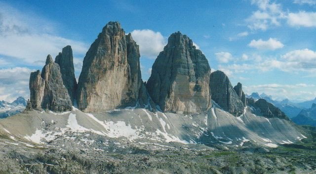 So würden die 3 Zinnen (altes Foto) aussehen. Bei uns war der Nebel vorherrschend.