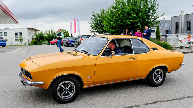 Opel Manta A 1900 beim Opel GT Treffen in Stadt Haag