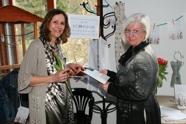 Schrankflüsterin Regina Halbauer, hier mit Marianne Halbauer | Foto: Preiser