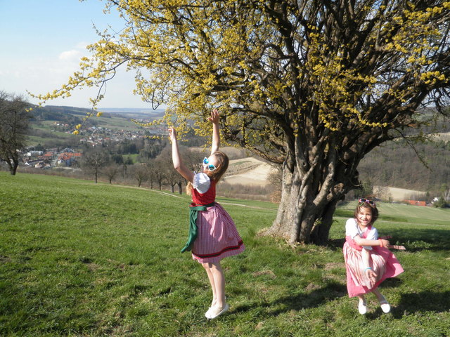 Dirndl´n unterm Dirndlbaum
