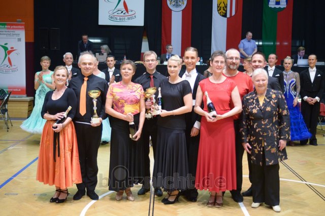 die besten drei Hobbypaare wurden extra geehrt: v.l.n.r. - 1.Platz: Jutta Rechberger & Karl Fleckenstein; 2.Platz: Eva Stix & Michael Weber; 3. Platz: Pirc Angela (hier mit Florian Fierlinger) ex aequo mit Gnedt Maria & Thomas | Foto: mit freundlicher Genehmigung © blitznicht.de