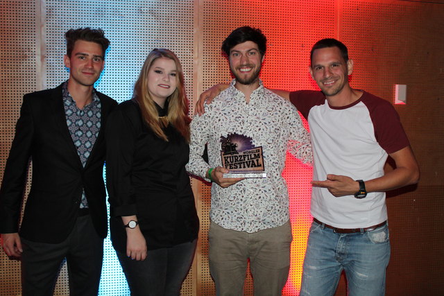 Siegerehrung in der Kategorie Musikvideo nach dem Publikumsvoting – v.l. Dominic Kainzer, Anna Etzelstorfer, Alex Weber und Stefan Peschta.