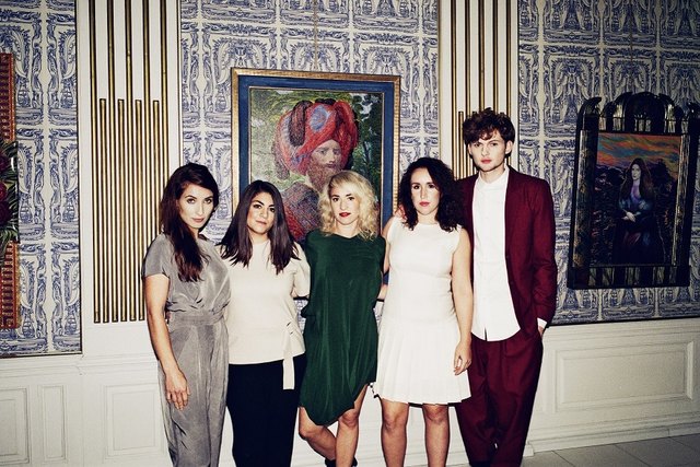 Julia Lacherstorfer (Geige, Gesang), Evelyn Mair (Geige, Gesang), Matteo Haitzmann (Geige, Gesang), Marie-Theres Stickler (Diatonische Harmonika, Shruti Box, Gesang), Sophie Abraham (Kontrabass, Gesang) | Foto: Veranstalter