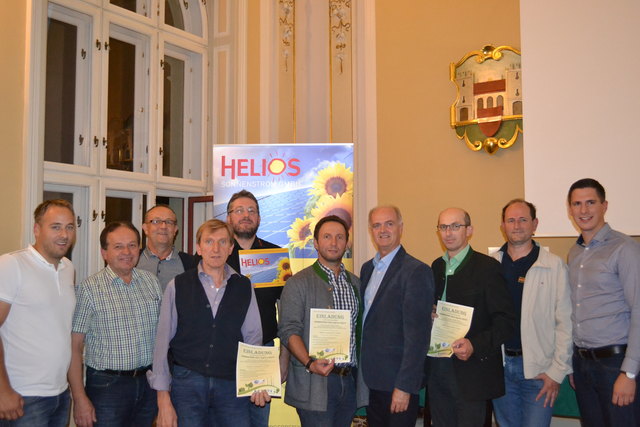 Patrick Layr (Obmannstv. KEM Lainsitztal), Bgm. Raimund Fuchs (Weitra), Bgm. Peter Höbarth (St. Martin), Johann Rauch, Martin Fleischanderl (Helios Sonnenstrom GmbH), Bgm. Klaus Tannhäuser (Bad Großpertholz), Bgm. Martin Bruckner (Großschönau), Bgm. Otmar Kowar (Unserfrau), Andreas Pasielak (Solarzelle Waldviertl) und Klaus Stebal (Omann KEM Lainsitztal) möchten gemeinsam den Ausbau von Photovoltaik in der Region Lainsitztal mittels eines Bürgerbeteiligungsmodells forcieren.﻿ | Foto: privat