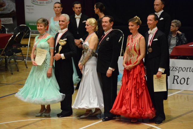 Helmut & Felizitas Weber (1.v.l.) - OÖ Meister Senioren III 2017 in den Standardtänzen