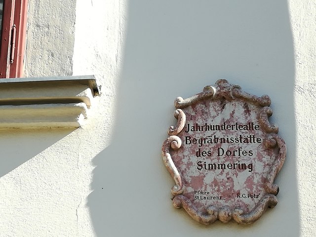 Die Kirche in Simmering steht auf einem Knochenberg - der Friedhof ist einer der ältesten der Stadt.